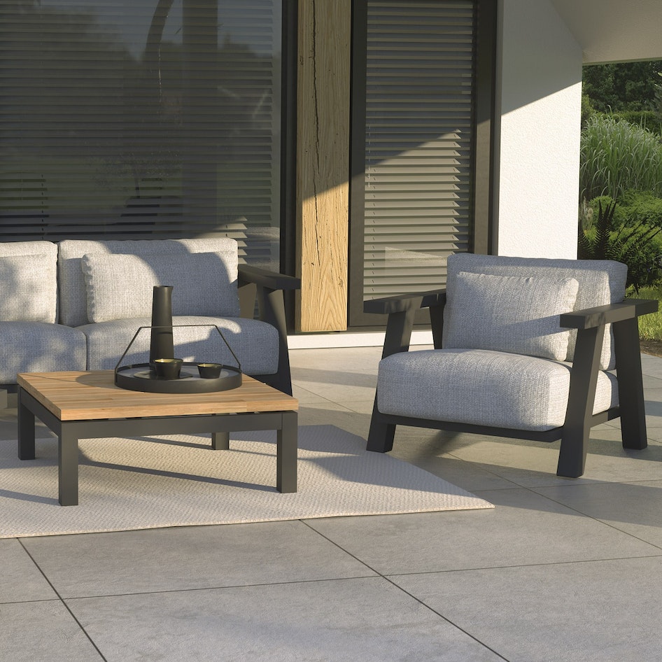Iconic 0003 Iconic lounge set with Capitol table outdoor 01